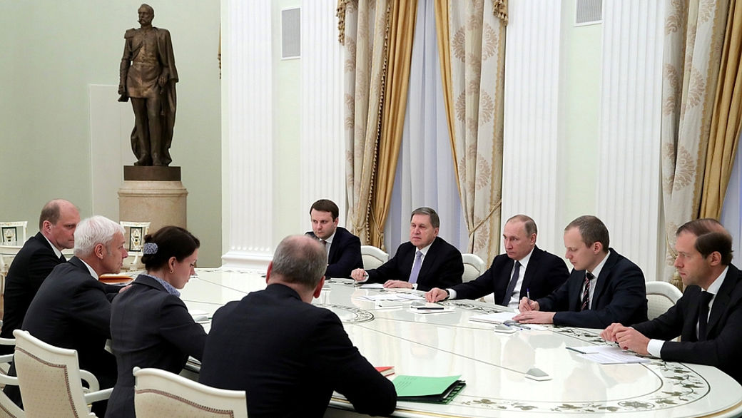 Der Chef der VW Group besucht Putin in Moskau.