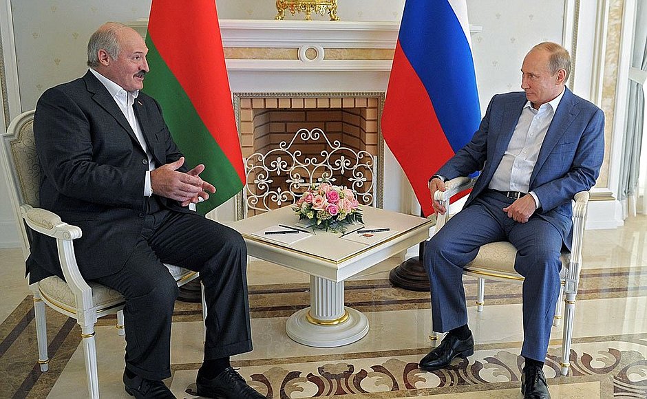 Alexander Lukaschenko (Belarus) und Wladimir Putin (Russland) sprechen über den gemeinsamen Zollkodex der EAWU.