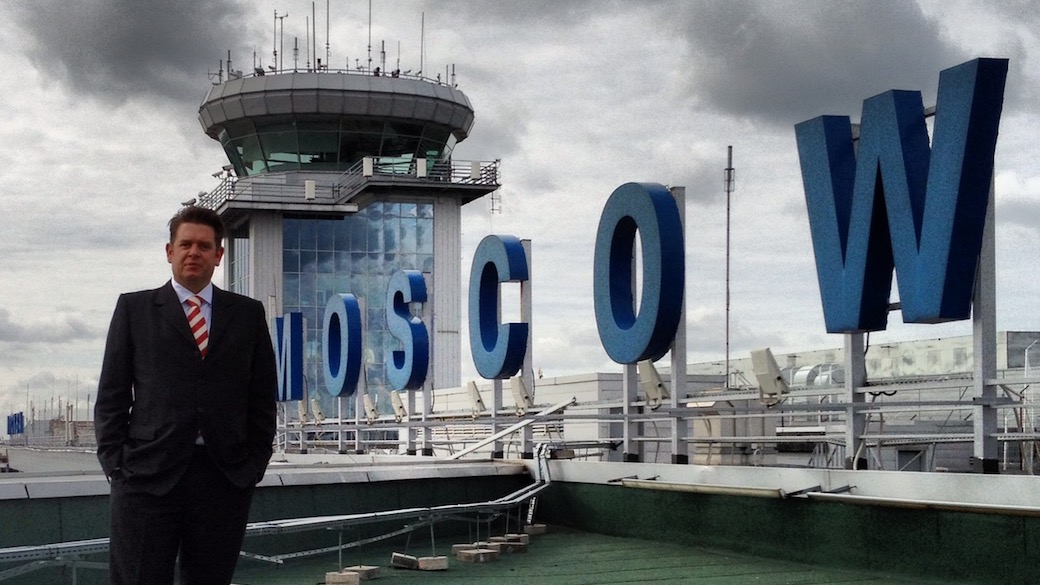 Daniel Burkard vertritt den Moskauer Flughafen Domodedowo international – als Deutscher. Der Bayer wird oft auch als „rechte Hand“ des Flughafenchefs bezeichnet. Aber in seinem russischen Leben ist noch viel mehr los.