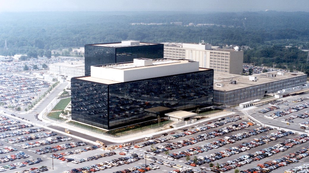 Die National Security Agency (deutsch Nationale Sicherheitsbehörde), offizielle Abkürzung NSA, ist der größte Auslandsgeheimdienst der Vereinigten Staaten