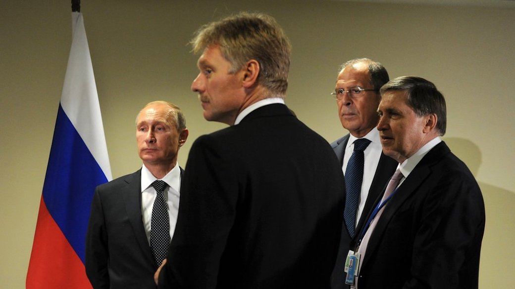 Wladimir Putin, Dmitri Peskow und Sergej Lawrow