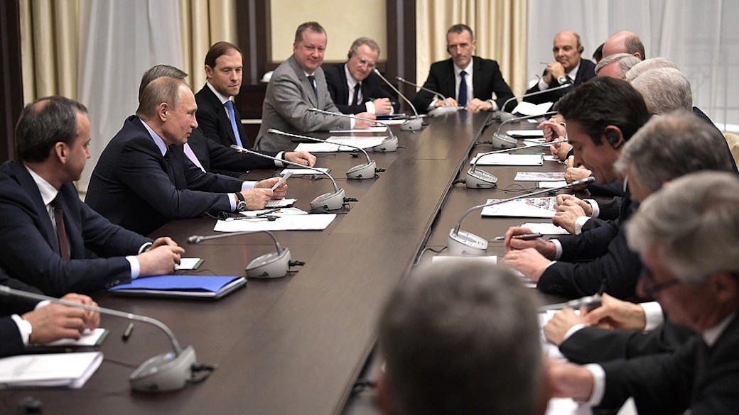 Putin besucht russisch-französische Handelskammer in Moskau