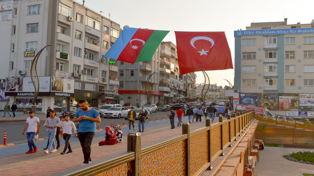 Flaggen Türkei und Aserbaidschan